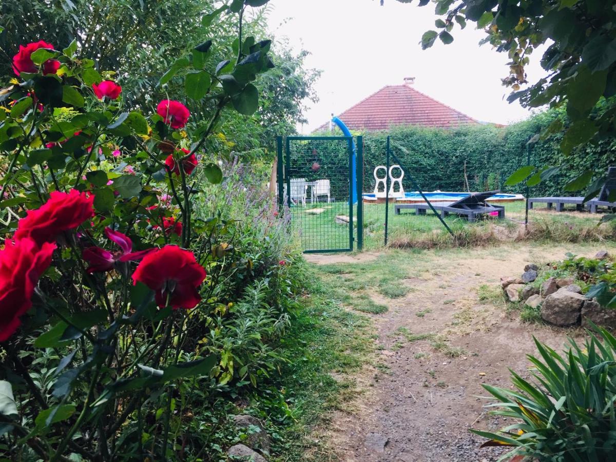 Les Maitres Sonneurs Bed and Breakfast Huriel Εξωτερικό φωτογραφία