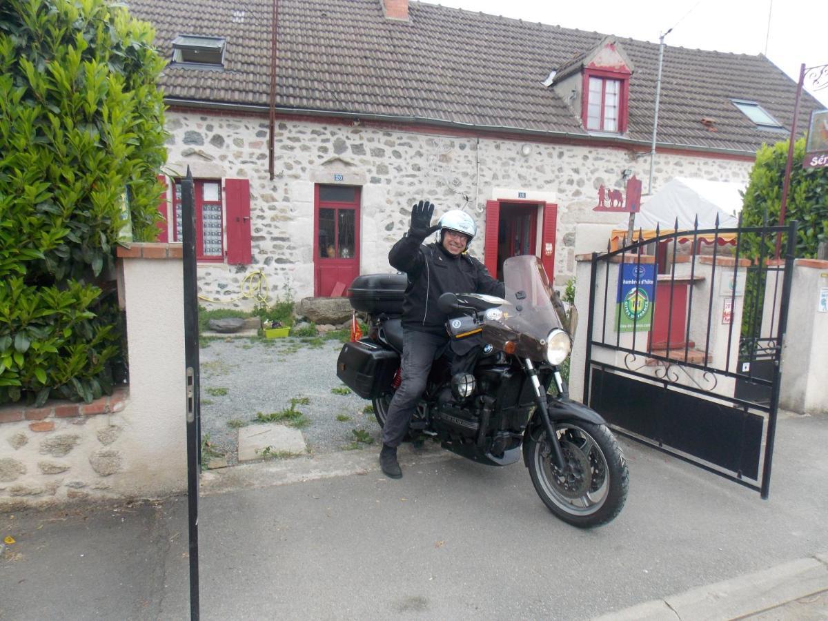 Les Maitres Sonneurs Bed and Breakfast Huriel Εξωτερικό φωτογραφία
